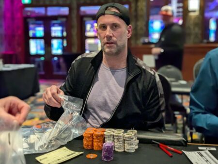 Dave Howat Leads the Way to Day 2 of Deepstack Event at 2025 Spring Super Stack