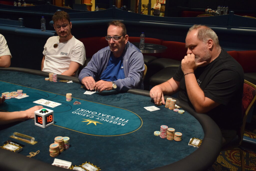 Itzhak Cohen (blue). Photo: Pokerland