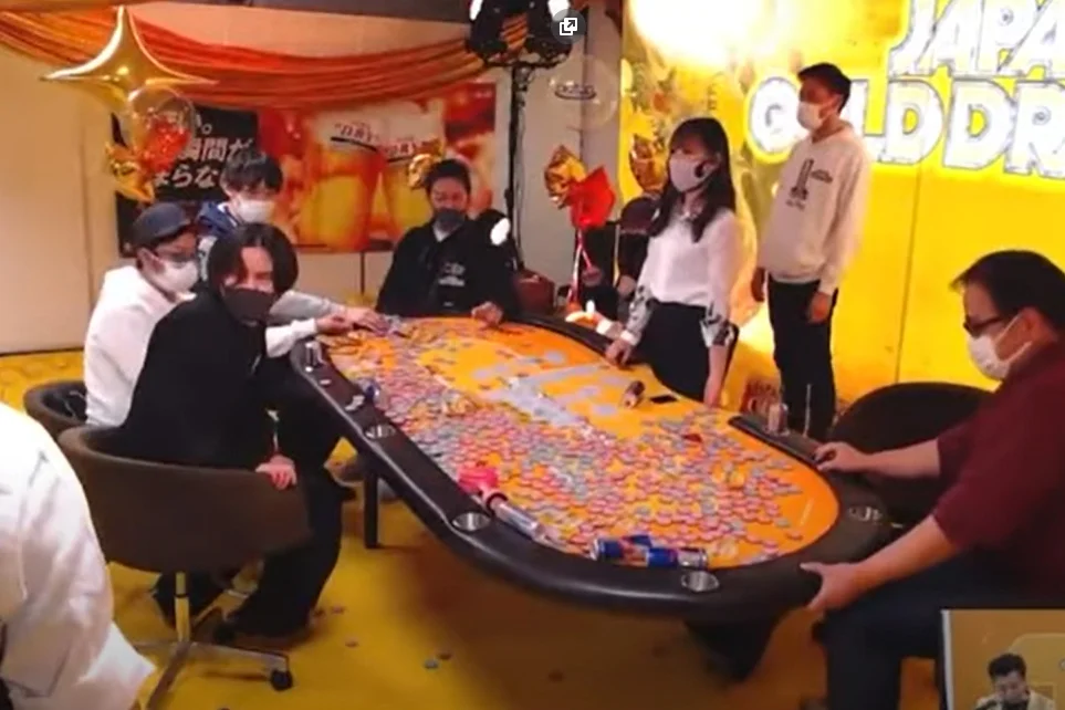 Tilted Poker Player Flips Over The Table Live on Stream