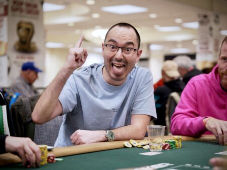 Kassouf Among Big Name Main Event Day 2 Qualifiers; Carter Cashes Side