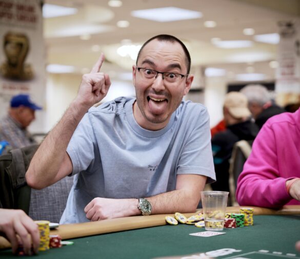 Kassouf Among Big Name Main Event Day 2 Qualifiers; Carter Cashes Side